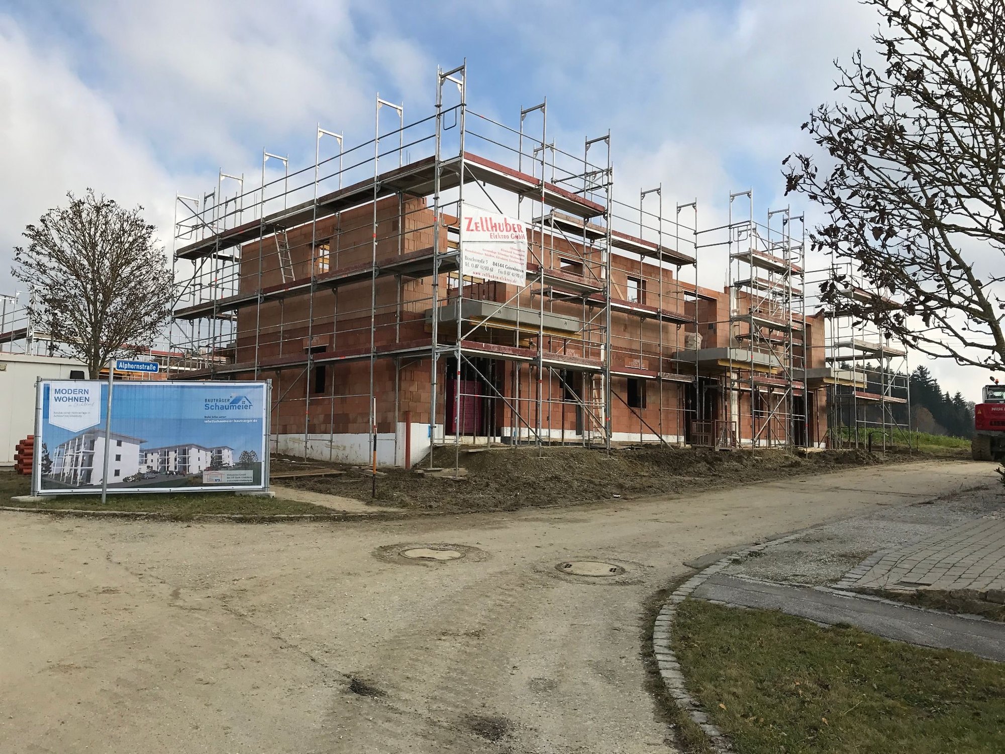 Referenzobjekt: Massivhaus im Bau mit Gerüst
