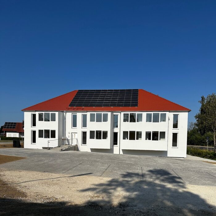 Referenzobjekt: Wohngebäude mit Photovoltaik auf dem Ziegeldach