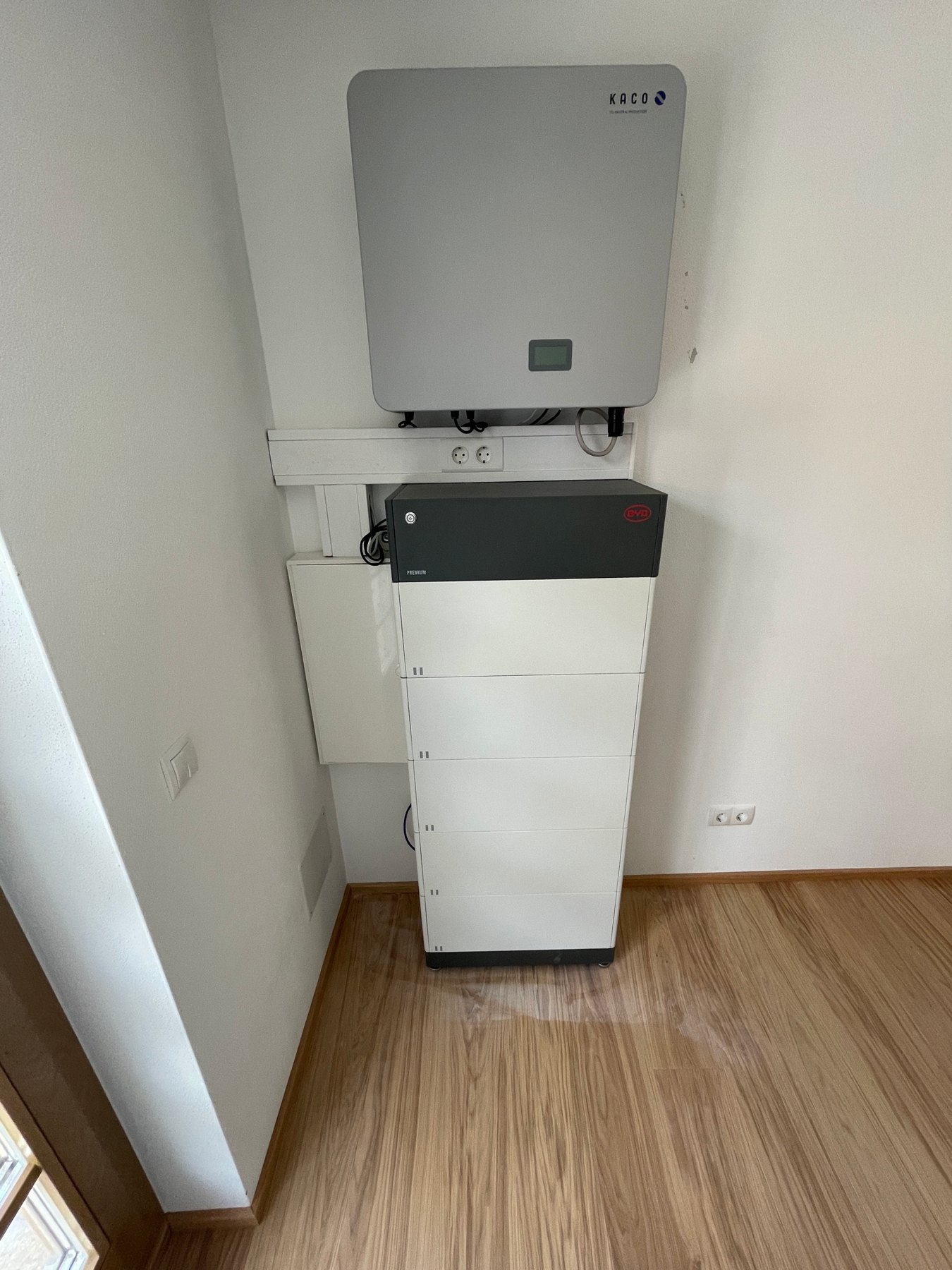 Referenzobjekt: Wechselrichter und Batteriespeicher einer Photovoltaikanlage